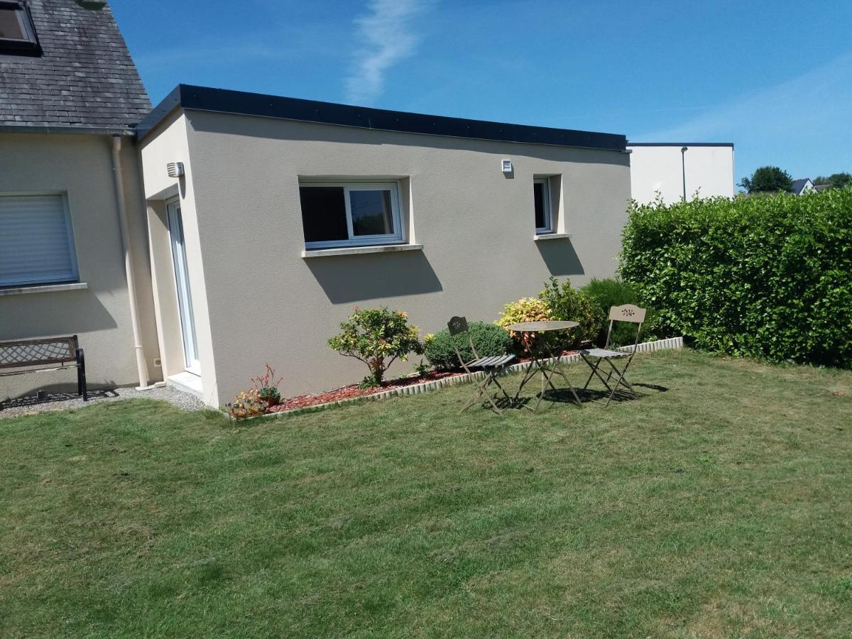 Escale Chez Sylvie Et Regis Bed & Breakfast Mellac Bagian luar foto
