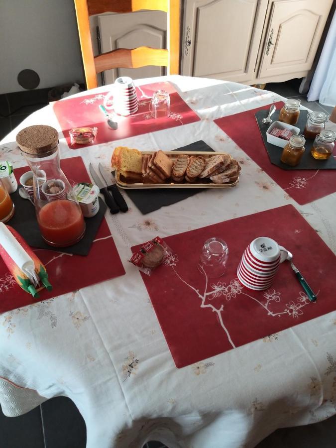 Escale Chez Sylvie Et Regis Bed & Breakfast Mellac Bagian luar foto